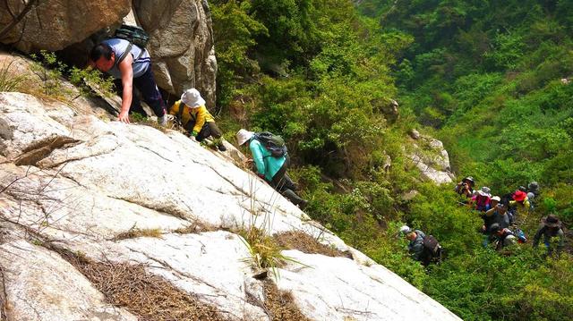 济南最高峰梯子山初探,手脚并用爬山赏景!