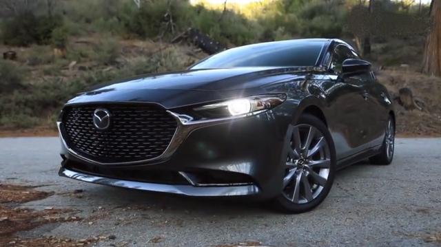 全新马自达3油耗3.3L，堪比混动加强升级。