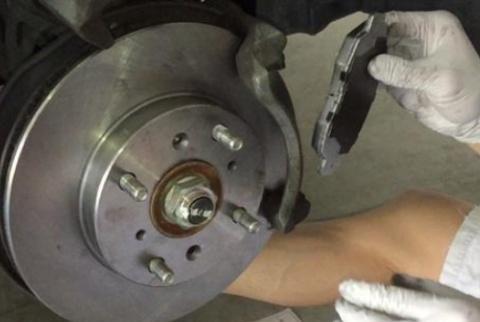 刹车片多久换一次？修车师傅：通过这几个方法去判断更为准确！