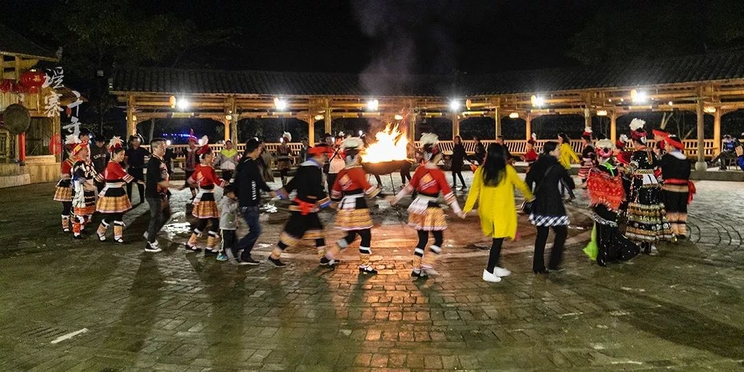 只知道千户苗寨?你out了,广东有个千年瑶寨毫不逊色,跟我去深度游!