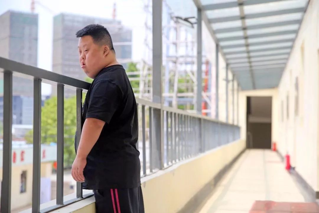 "天才指挥家"舟舟销声匿迹的十年,曾与死神擦肩而过