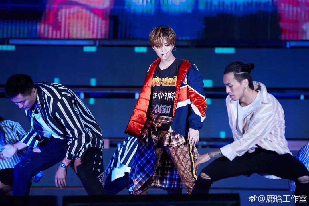 鹿晗演唱会门票跳楼大甩卖背后的真相为何?