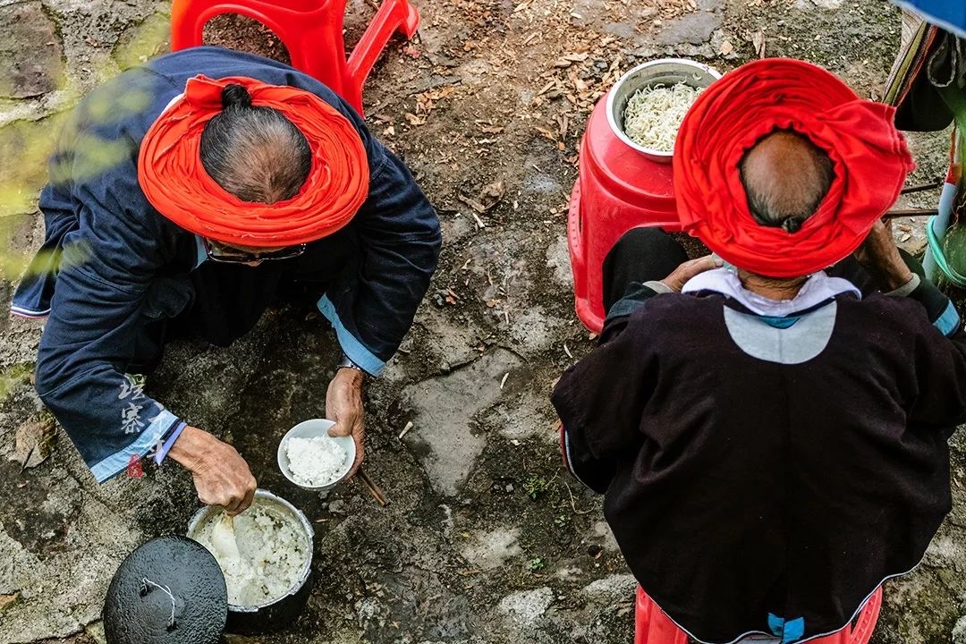 只知道千户苗寨?你out了,<a href='http://travel.sina.com.cn/guangdong-lvyou/?from=b-keyword' target='_blank'>广东</a>有个千年瑶寨毫不逊色,跟我去深度游!