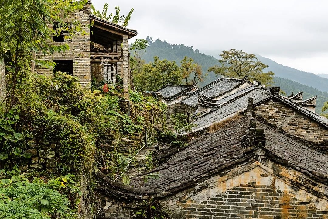 只知道千户苗寨?你out了,广东有个千年瑶寨毫不逊色,跟我去深度游!