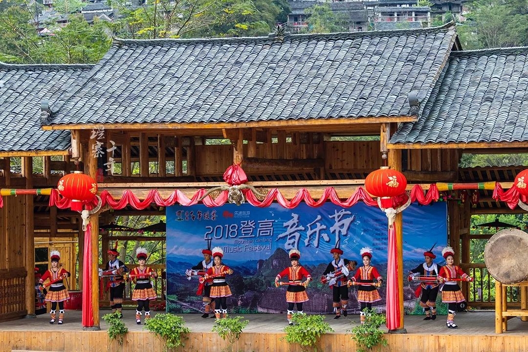 只知道千户苗寨?你out了,广东有个千年瑶寨毫不逊色,跟我去深度游!
