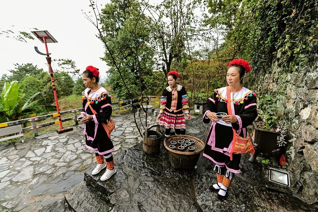 只知道千户苗寨?你out了,广东有个千年瑶寨毫不逊色,跟我去深度游!