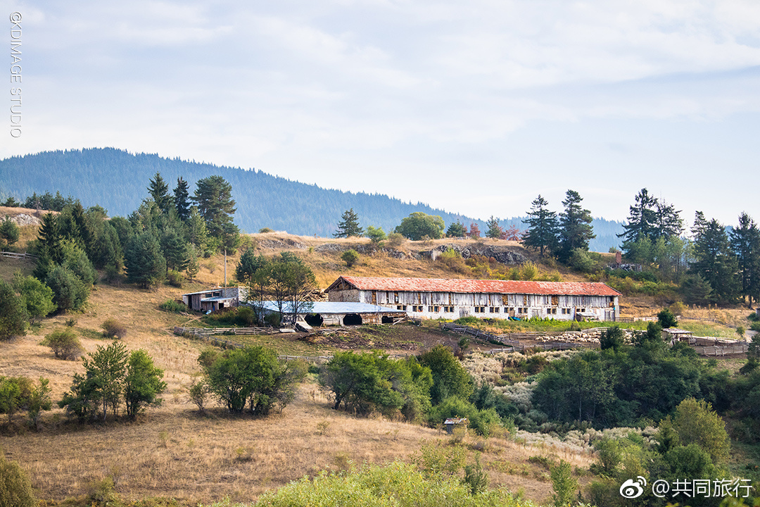 群山環(huán)繞間的世外桃源