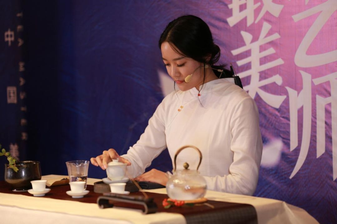 空姐茶艺师"朱梦婷"