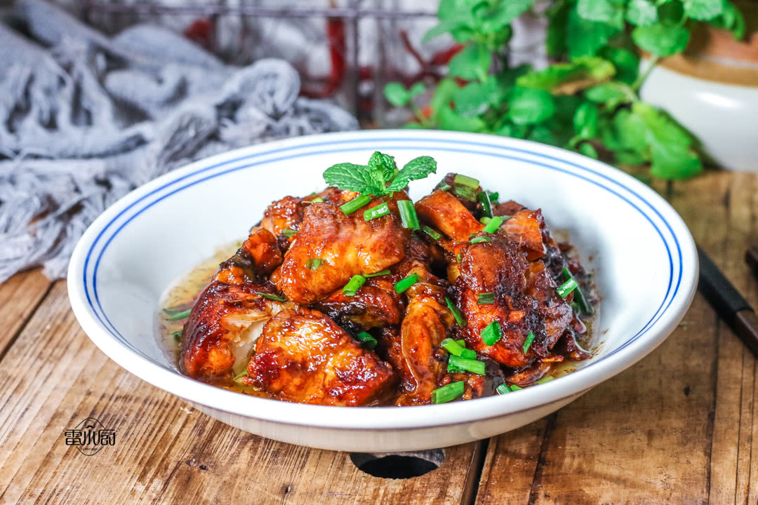 为什么很多人做的红烧鱼块下饭又好吃，原来第一步做错，难怪不香