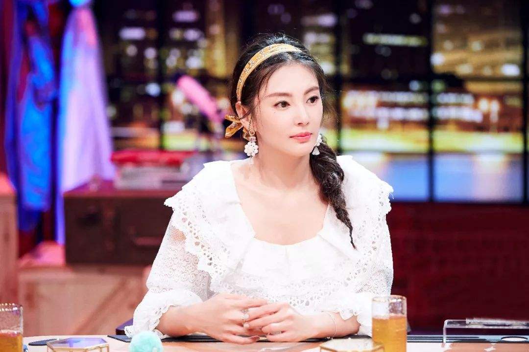 和袁巴元复合后公开亮相 你们希望张雨绮做女强人还是小媳妇?