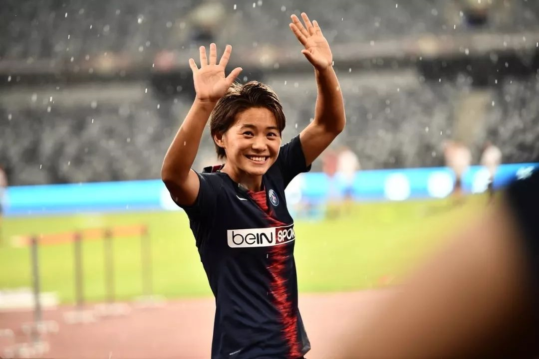 中国足球新留洋旗帜诞生!穿欧洲豪门10号球衣