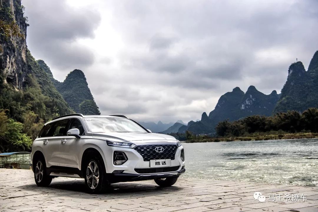 黑科技盛行的汽车时代 --试驾北京现代第四代胜达