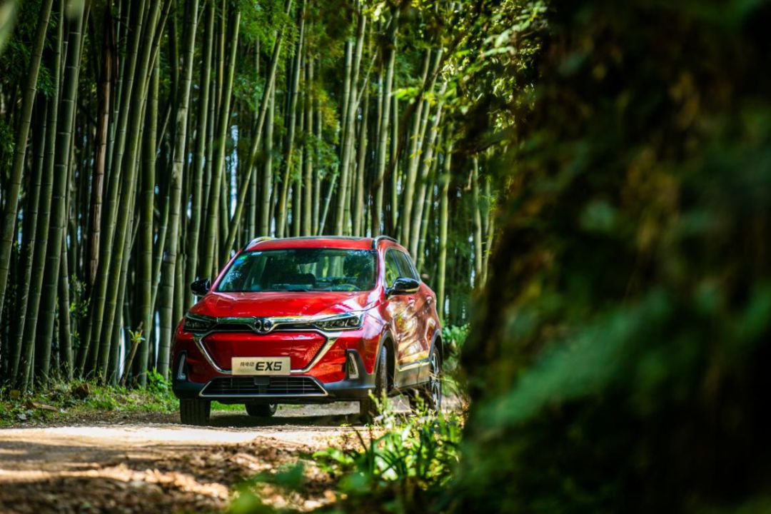 续航8折不存在,北汽新能源EX5实力演绎什么叫高续航SUV!