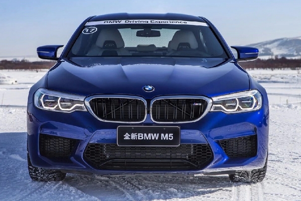 地表最快宝马开起来啥感觉？3.4秒！首次四驱加持！无法自拔！