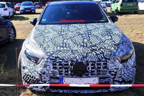 2020款A45 AMG最新谍照 外观更加激进