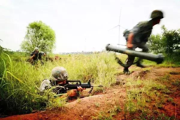 军改后,陆军为什么要配置合成旅编制?看完你就