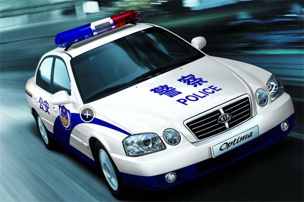 警车上有的写