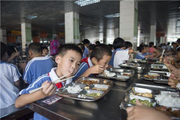 为什么老师不能和学生一样在学校食堂吃饭?回答太现实