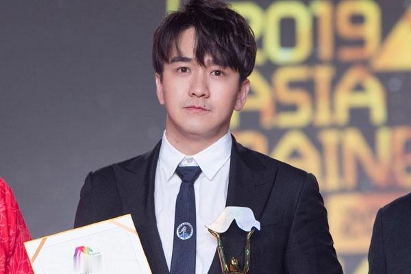 翟天临成北大博士后,从小到大都读重点学校,原来他是青岛人