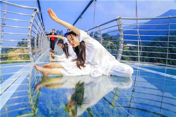 佛山南丹山木姜花提早一个月绽放迎春,满山尽