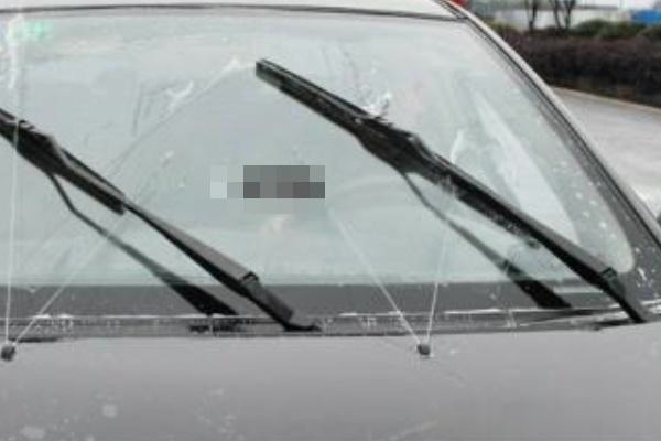 雨刮器刮玻璃时有响声该怎么办？做好这几步，迅速解决问题