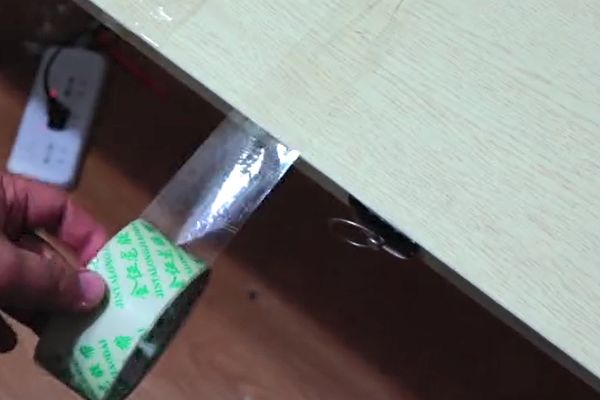 胶带上藏了个“小机关”,只需轻轻一拉,徒手就能撕胶带!