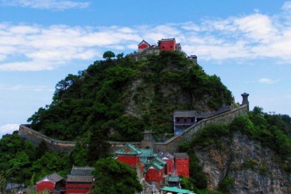 中国最赚钱的一座山，2018年的收入高达52亿元，你知道在哪吗？