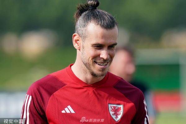 攔不住了!里薩謝接突分底角三分再中,個人第二節連得10分