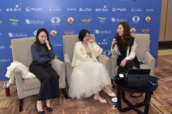 hololive二期生湊阿庫婭200萬訂閱，從陰角變社寵的海之女僕