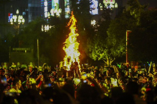 贵州黔西：火把节带动旅游热
