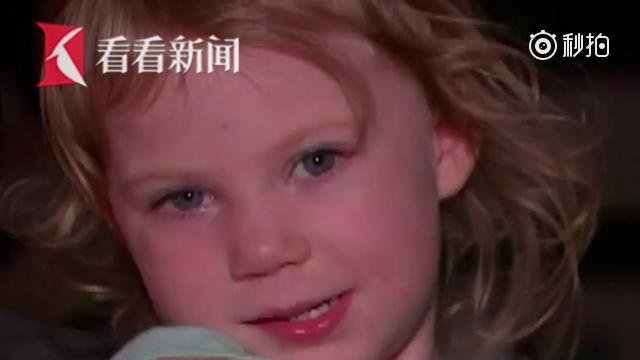 【妈妈倒地失去意识 3岁女孩及时拨急救电话救母】美国德克萨斯州3岁女孩多...