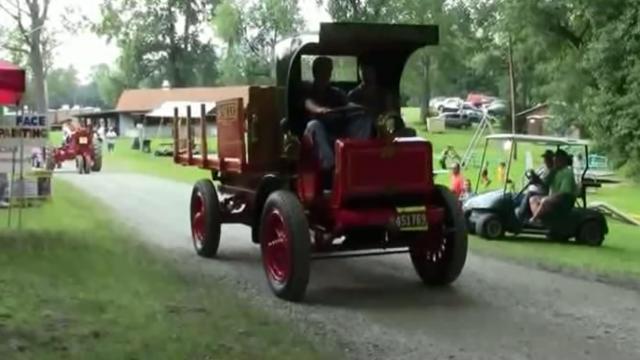 上个世界20年代的货运卡车，现在估计还能拉的动货！ ​