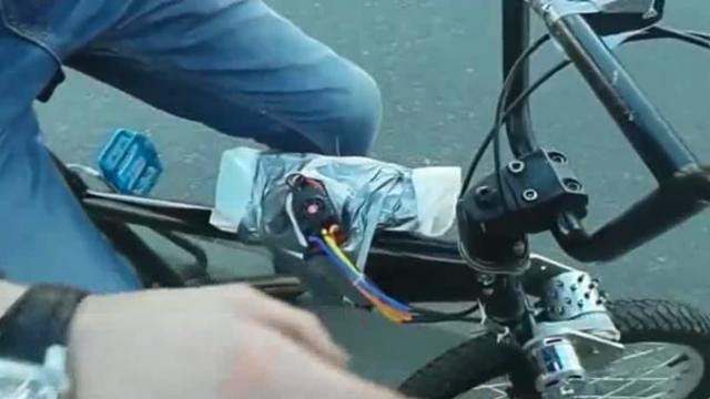 厉害了！牛人在自行车上安装了这个东西，没想到比电动车还快 ​