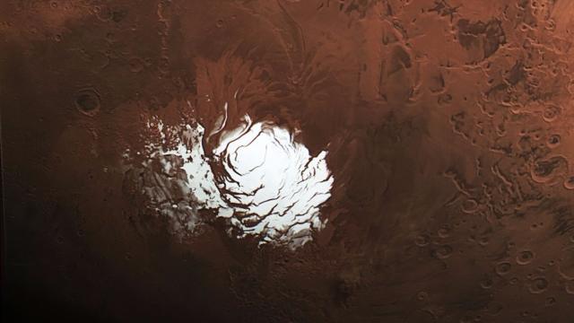 火星上首次发现液态水湖 或增加火星存在生命几率