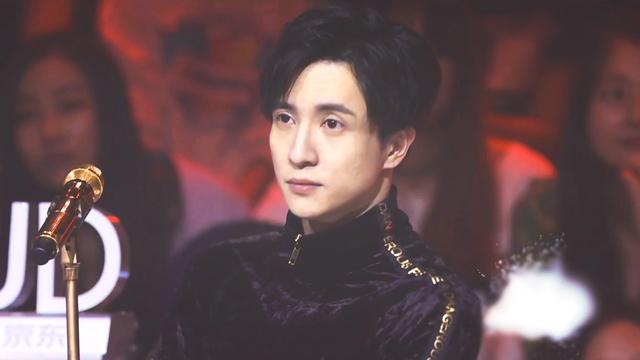 节目现场失控的明星:章子怡把鞋扔上舞台,薛之