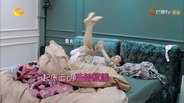 《我家那闺女》真实记录吴昕、袁姗姗早上醒来后的样子:反差太大