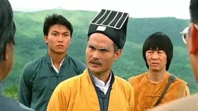 55岁钱小豪一家近照，两任妻子都很漂亮，小儿子的颜值却一言难尽