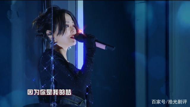 张靓颖深圳春晚70米高空真唱!突破所有人对演唱模式的想象