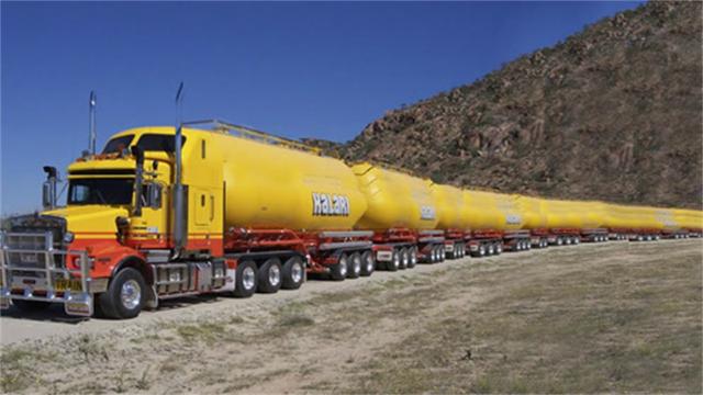 世界最"长"卡车,车厢42节全长800米,上道一眼望不到尾