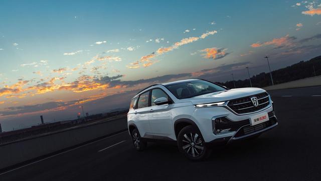 年轻工薪族的首选,不到8万的硬派SUV