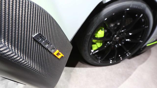 买这台超跑能省300多万，与千万级塞纳共享配置