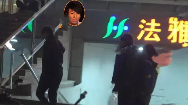 陈羽凡深夜带儿子元宝现身公寓门外 风波后父子俩首同框场面温馨