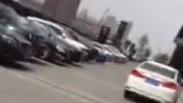 视频-西安奔驰女车主家属:工商局调查结果两三