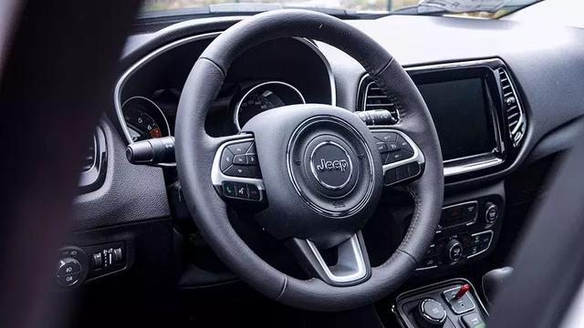 搭1.3T发动机,Jeep指南者何以傲视同级?汽车Vlog045