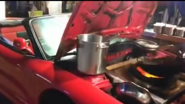 敞篷跑车原来还可以这么用，贫穷限制了我的想象