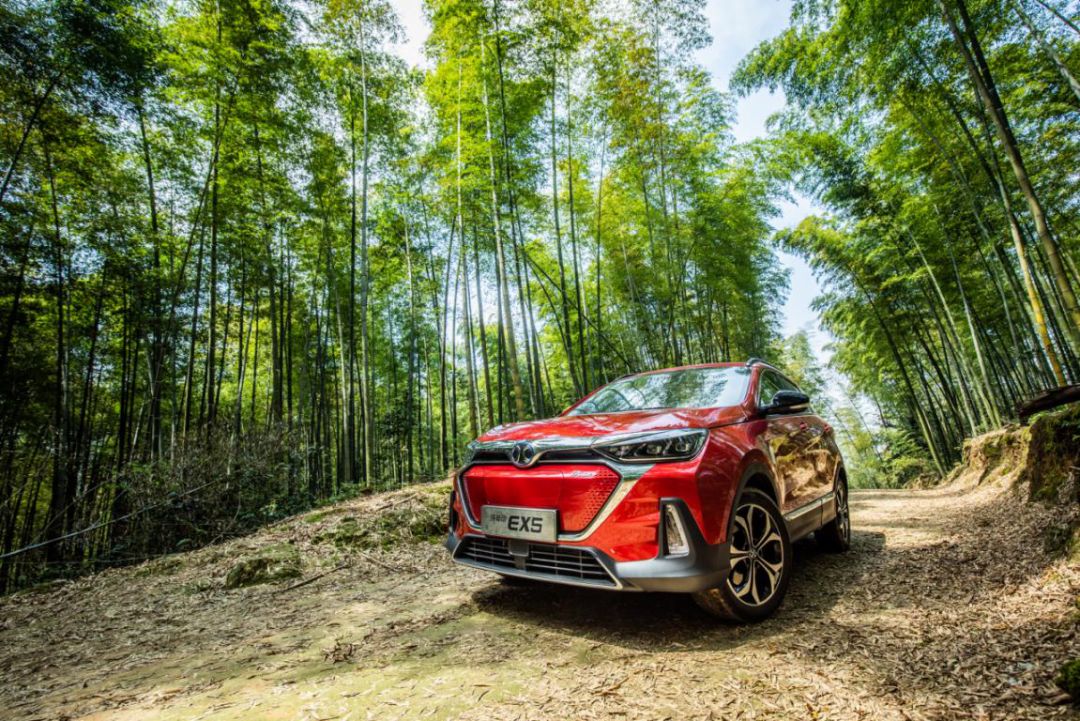 续航8折不存在,北汽新能源EX5实力演绎什么叫高续航SUV!