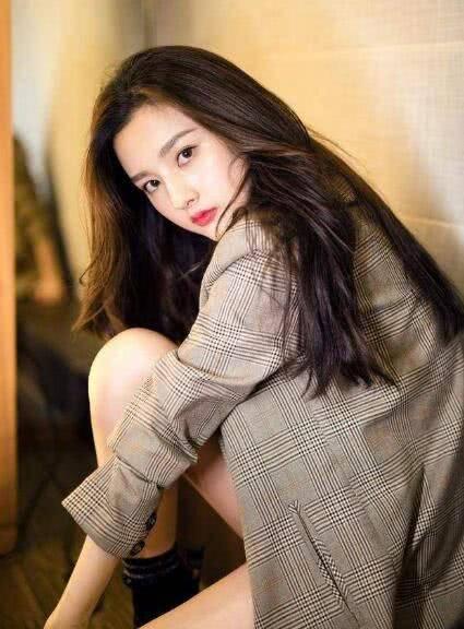 网友偶遇宋祖儿，比发胖更意外的是她的真实身高！镜头真会骗人