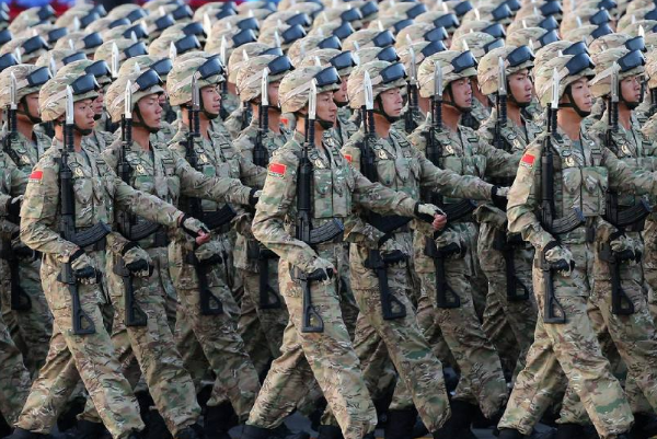 中国人为何争着服兵役,哪些人优先录取,