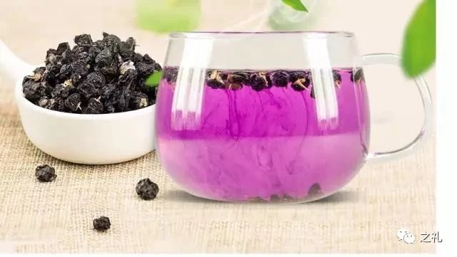 黑枸杞泡水的颜色为什么不一样?