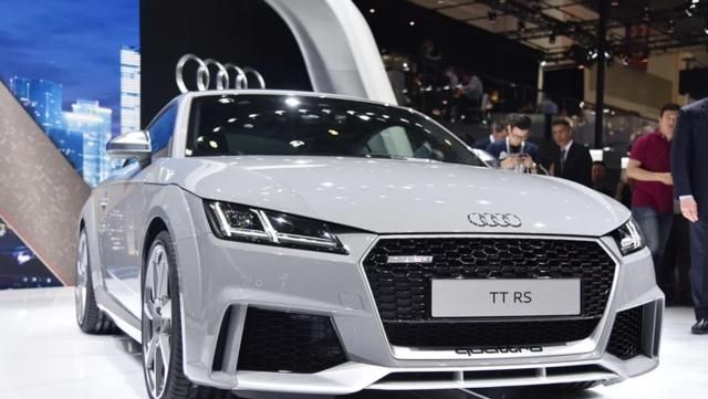 奥迪TTRS:这辆车造型新颖,很适合年轻人驾驶